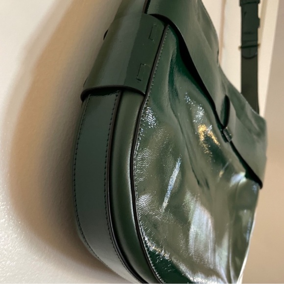 TORY BURCH GEMINI LINK CROSSBODY HOBO ADJUSTABLE PATENT LEATHER GOLD ACCENT BAG - Picture 8 of 15